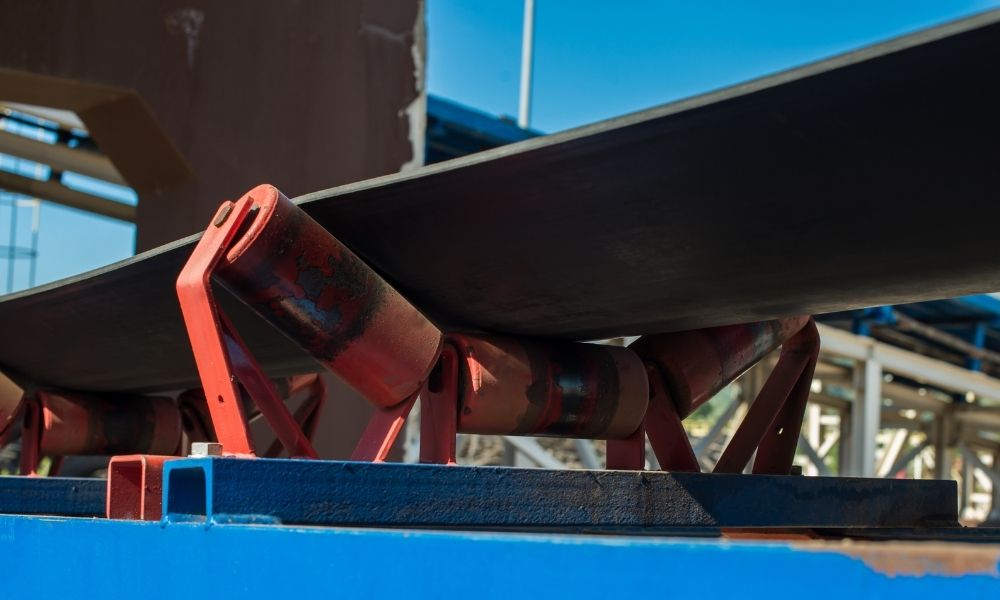 RedlineSystemsInc-101303-Trough-Belt-Conveyor-Blogbanner1